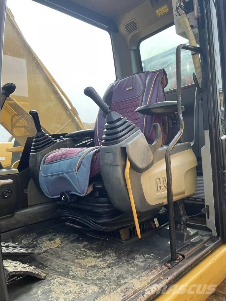 CAT 320d 履带挖掘机