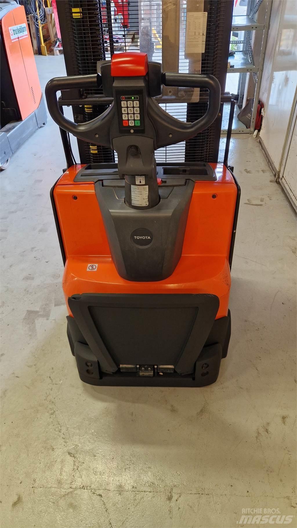 Toyota SWE140L 手推堆垛车