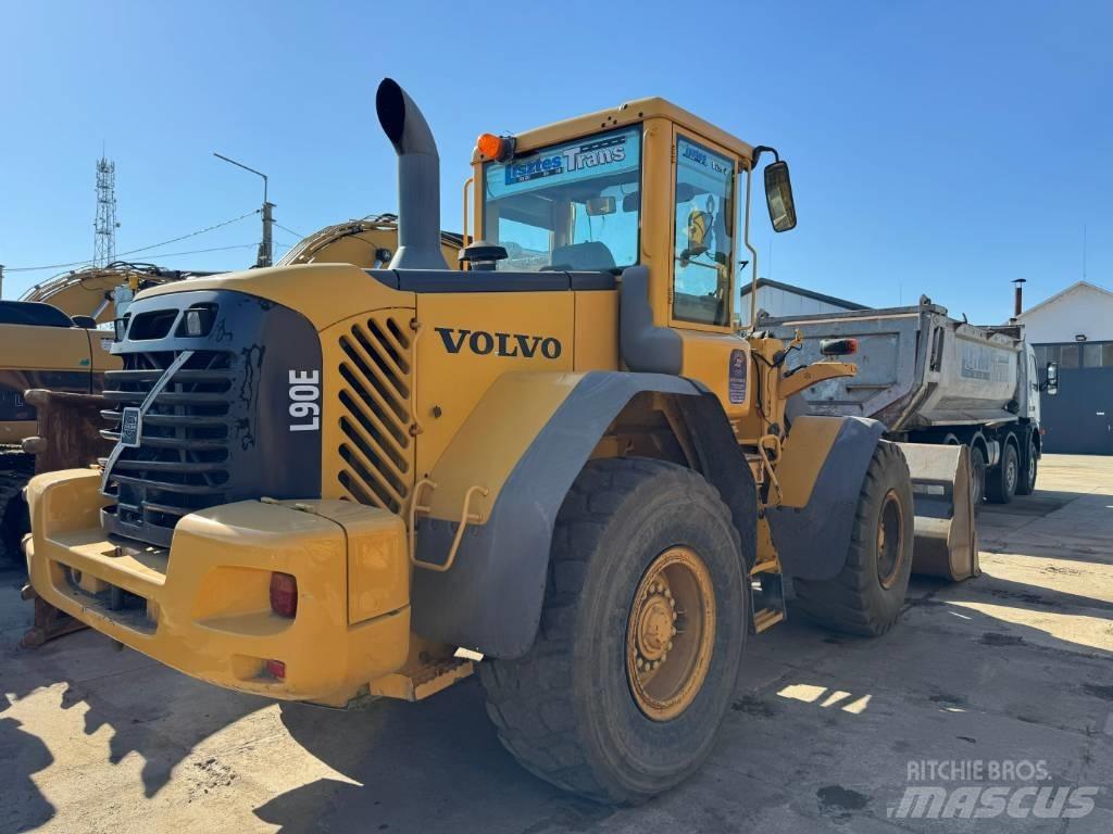Volvo L 90 E 轮式装载机