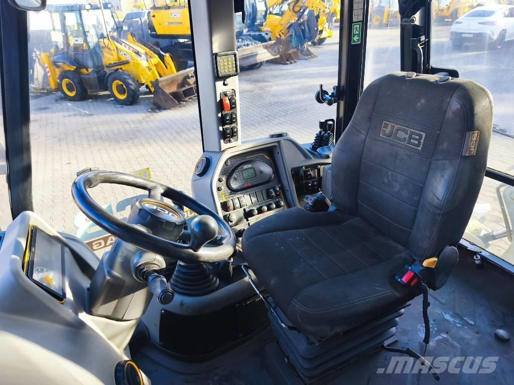 JCB 3CX Compact 反铲装载机