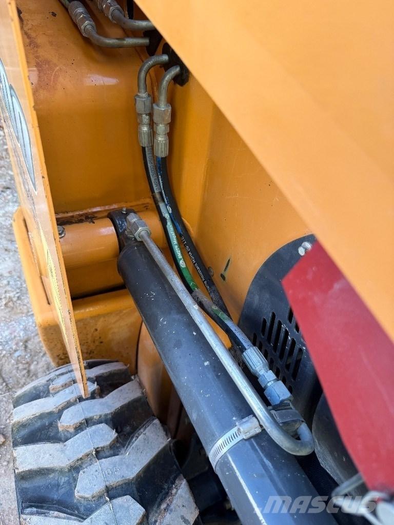 CASE SR 200 滑移装载机
