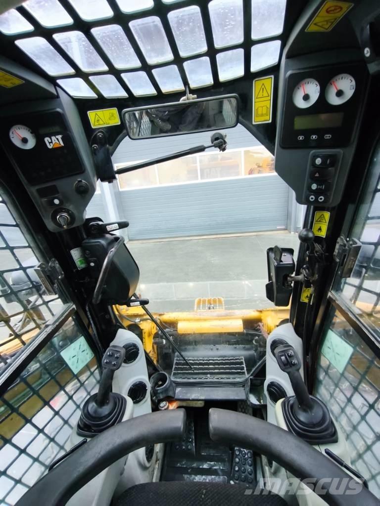 CAT 262 C 小型装载机