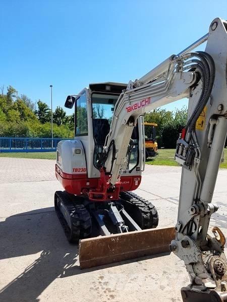 Takeuchi TB 230 小型挖掘机