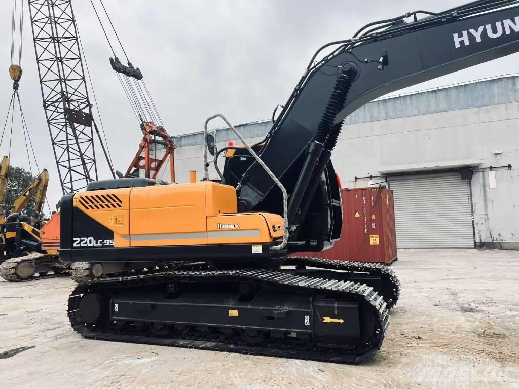 Hyundai R220LC-9S 中型挖掘机