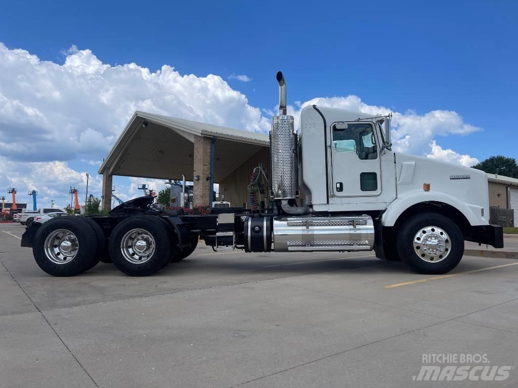 Kenworth T 800 牵引车
