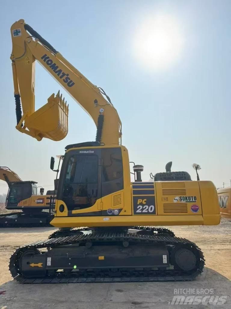 Komatsu 220-8 履带挖掘机