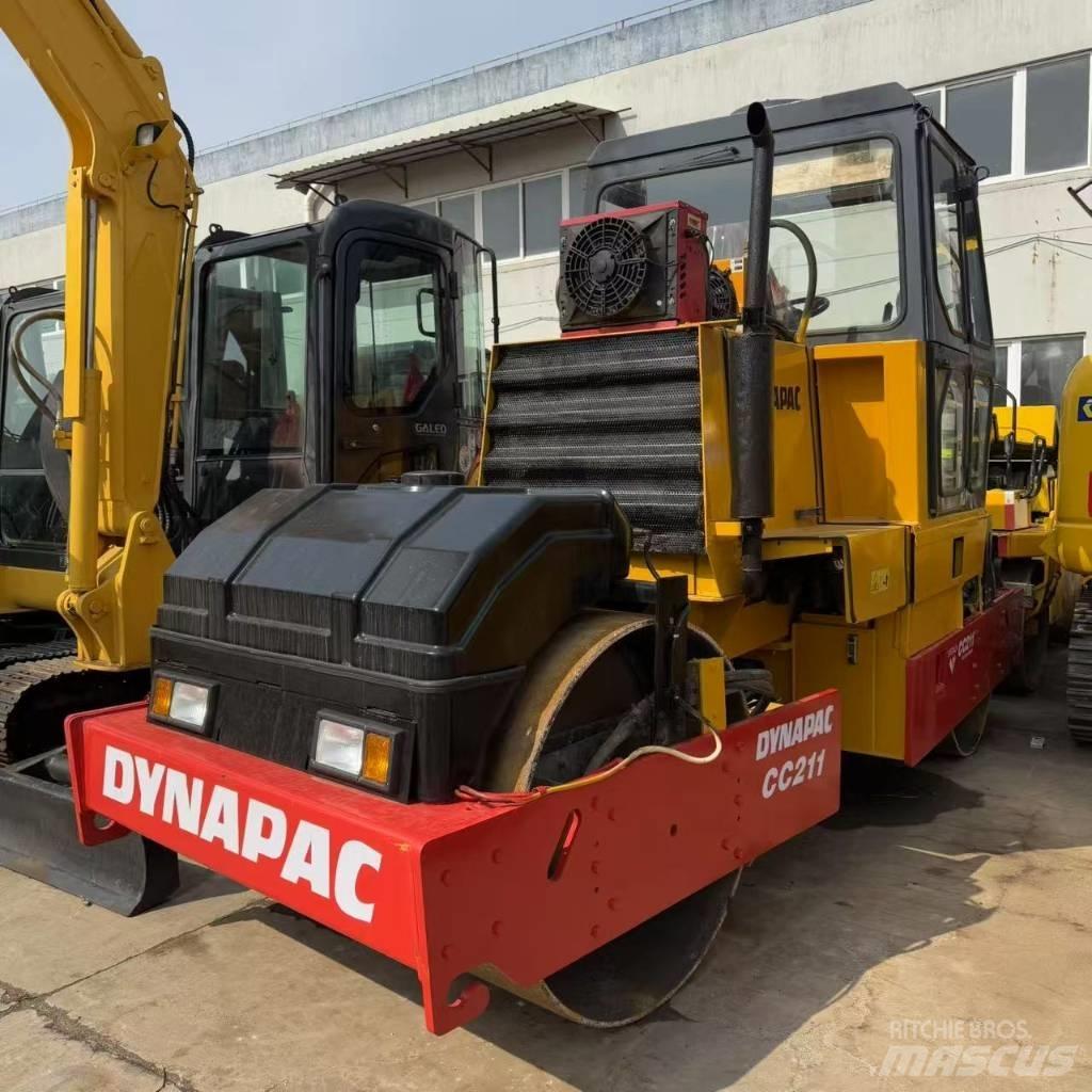 Dynapac CC 211 双轮压路机