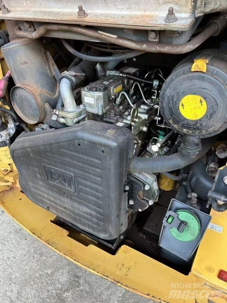 CAT 246 C 滑移装载机