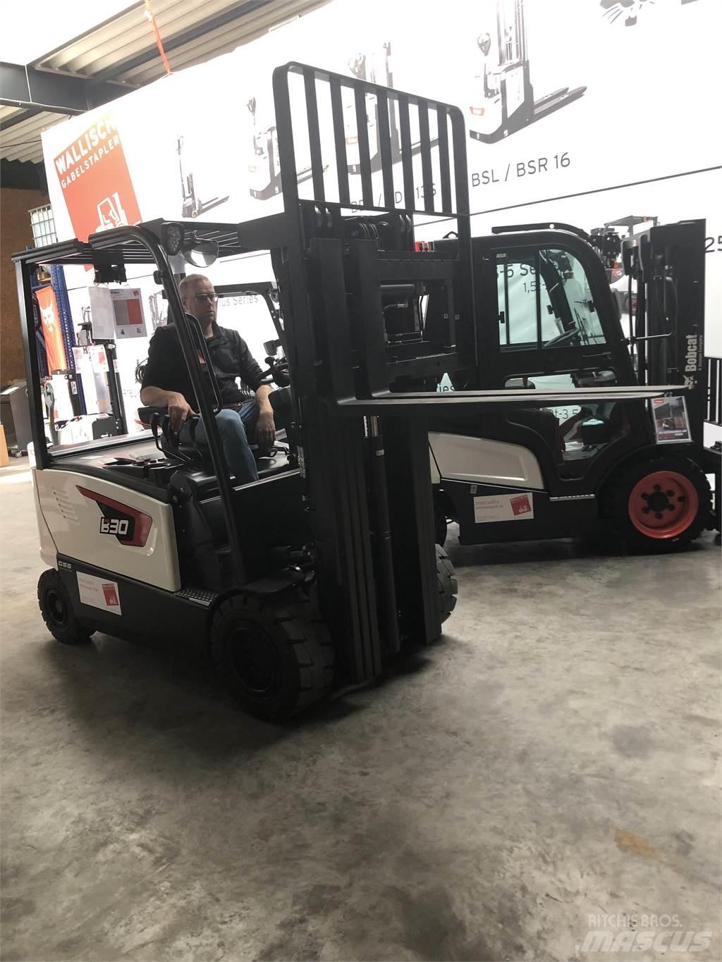  B30X-7Plus 电动叉车
