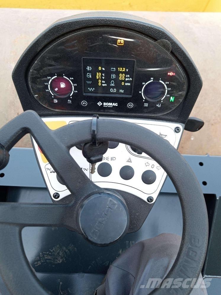 Bomag BW 218 D-5 SL 单轮压路机