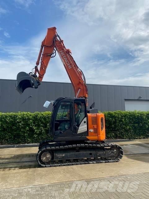 Hitachi ZX 135 US-6 履带挖掘机