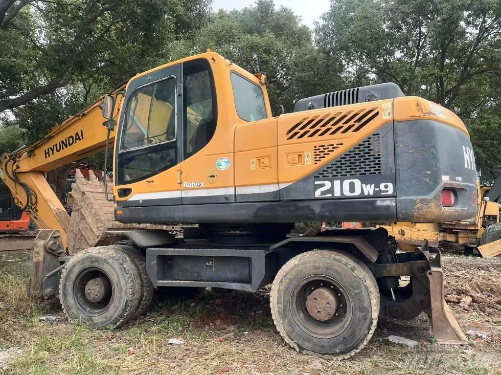 Hyundai R210W-9 轮式挖掘机