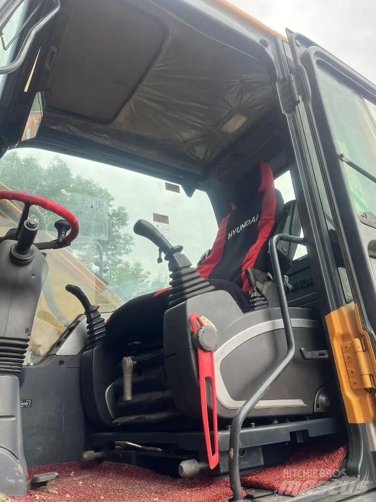 Hyundai R210W-9 轮式挖掘机