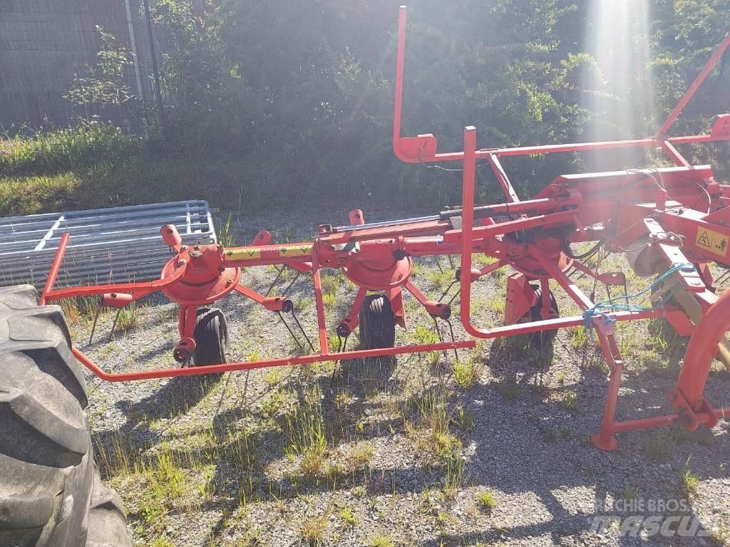 Kuhn GF 5801 MH 犁耙和摊草机