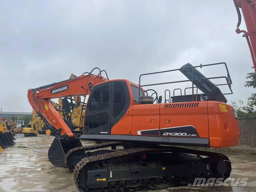 Doosan DX 300 LC 履带挖掘机
