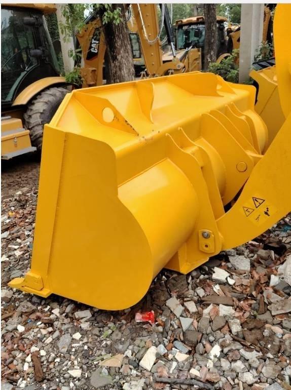 Komatsu WA 320-5 轮式装载机