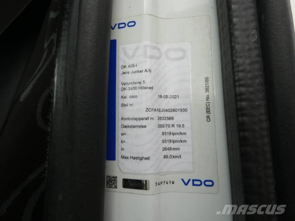 Iveco 120E 25 厢式货车