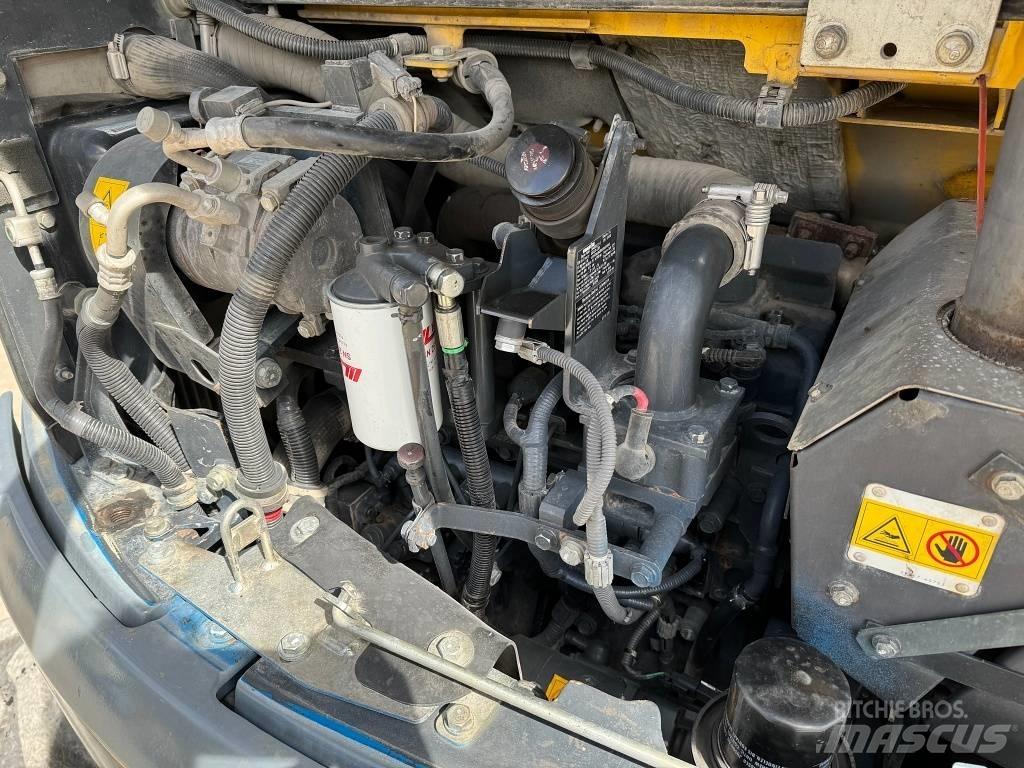 Komatsu PW 98 MR-8 轮式挖掘机