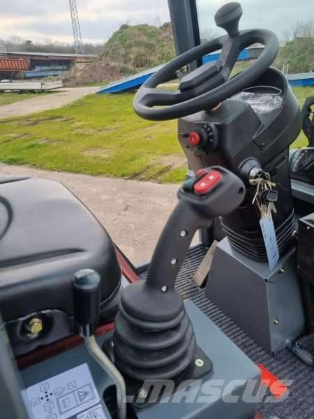 WCM L2316 und L2416 前装载和挖掘机