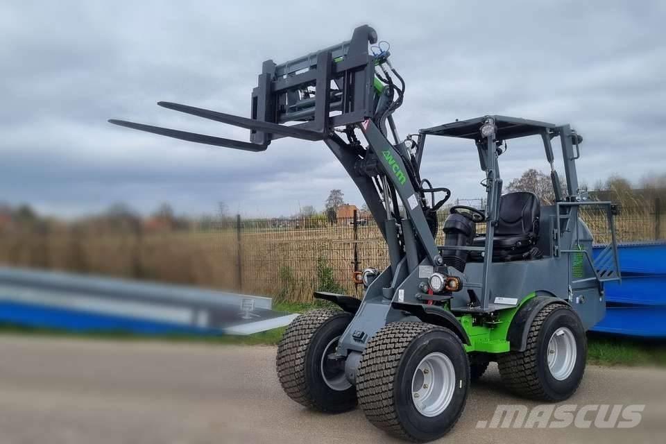 WCM L2316 und L2416 前装载和挖掘机