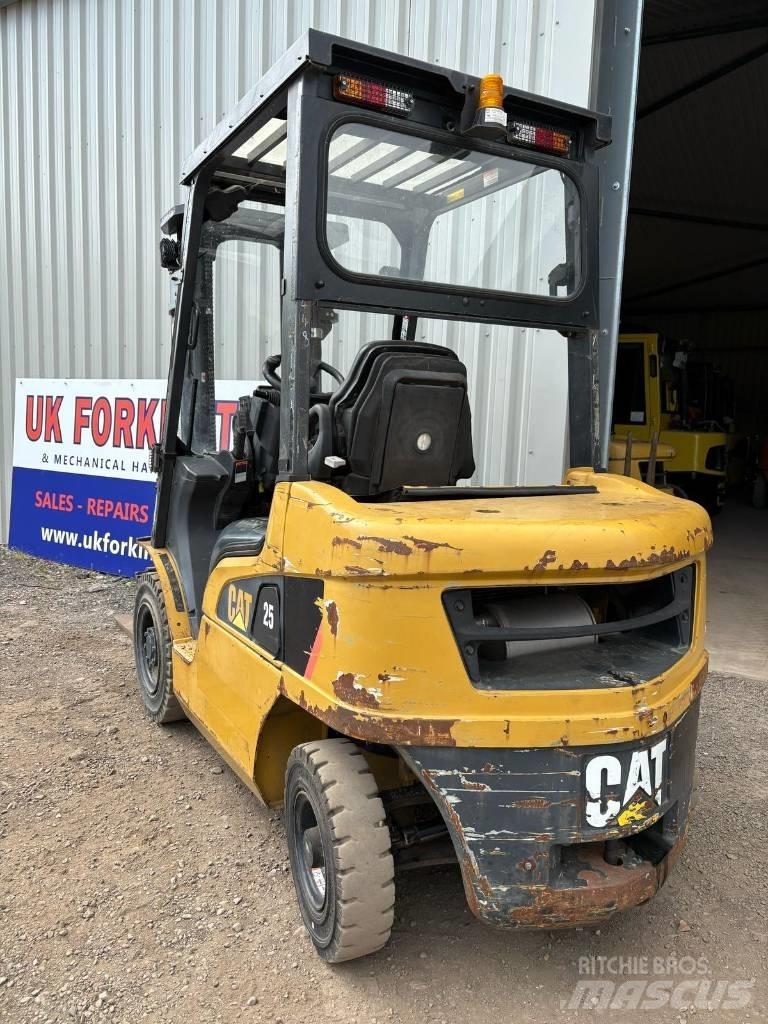 CAT DP 25 NT 柴油叉车