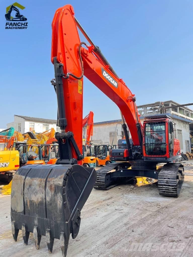 Doosan DX 300 LCA 履带挖掘机