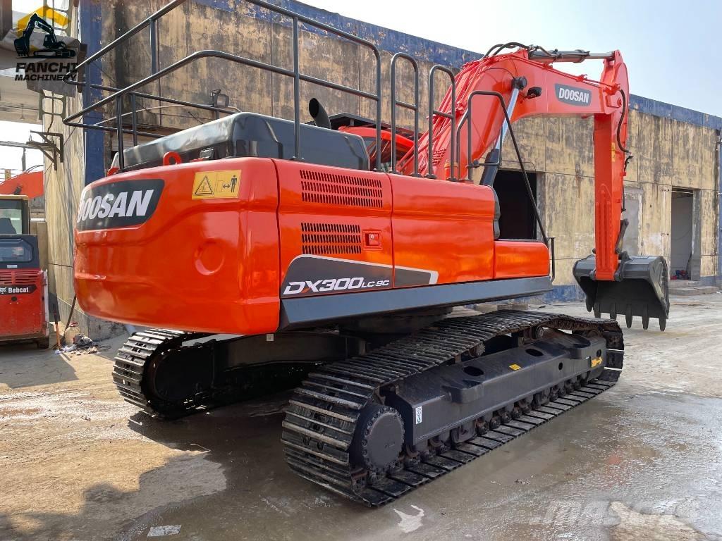 Doosan DX 300 LCA 履带挖掘机