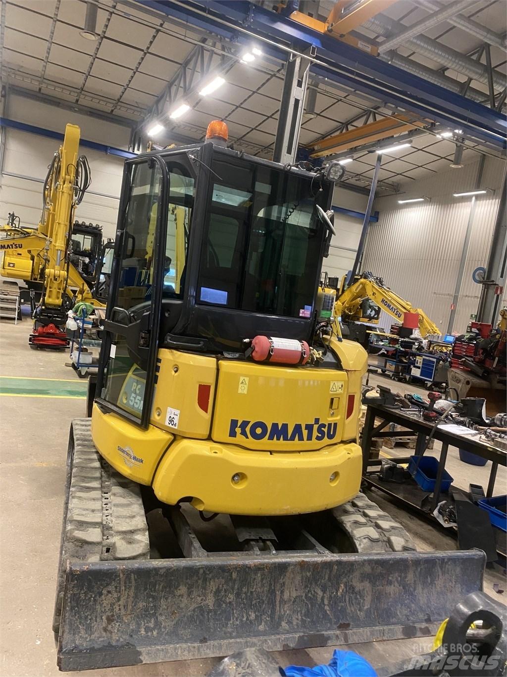 Komatsu PC55MR-5 小型挖掘机