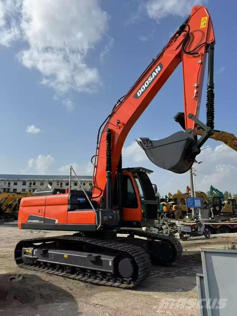 Doosan 225 LCA 履带挖掘机