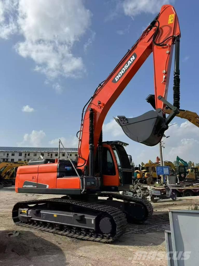 Doosan 225 LCA 履带挖掘机