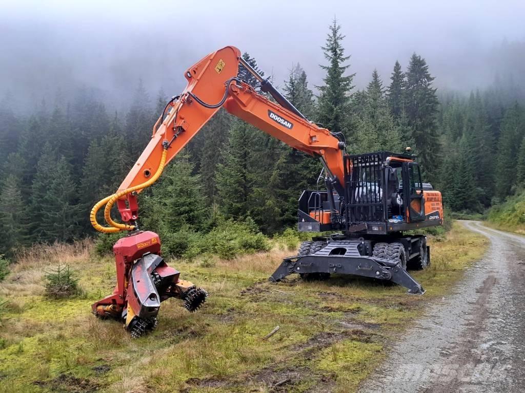 Doosan DX 210 W 挖坑机