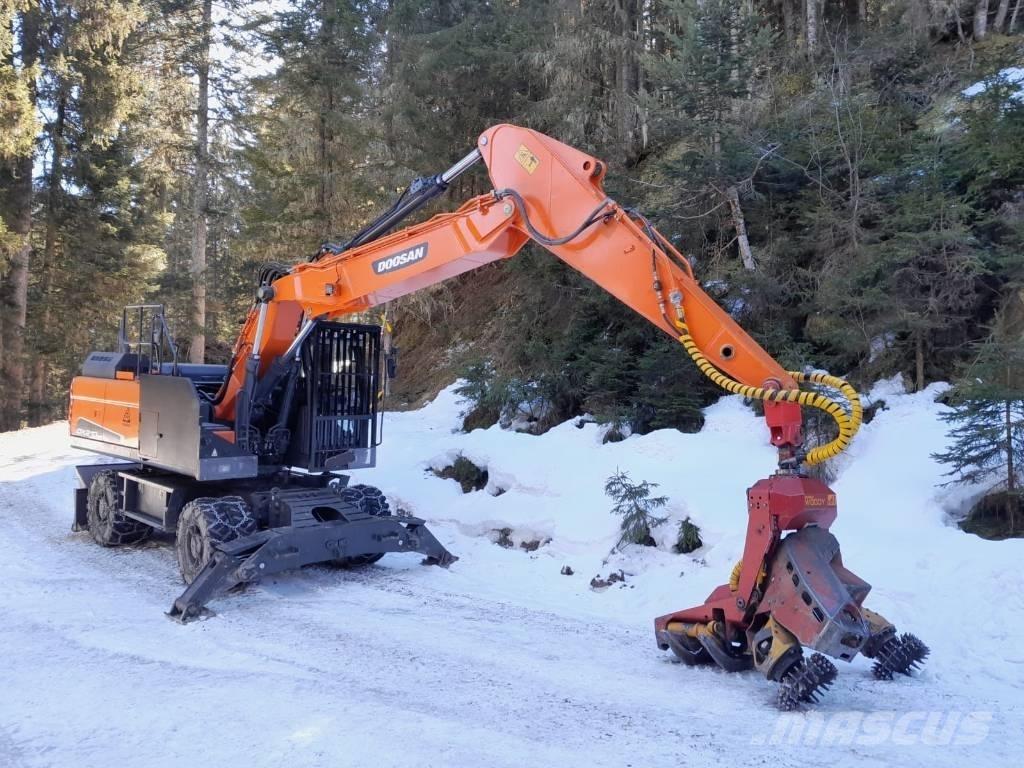 Doosan DX 210 W 挖坑机