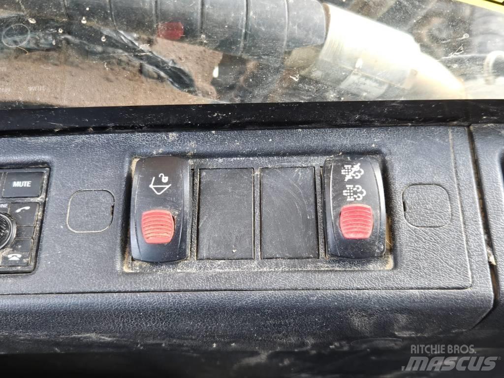 Hyundai HX 220 L 履带挖掘机