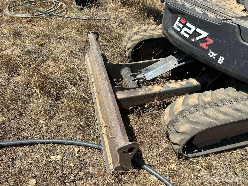  BOBACT E27 小型挖掘机