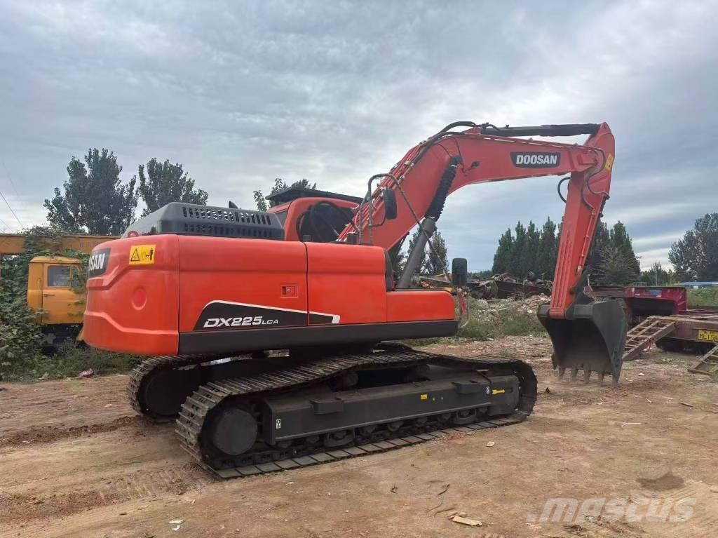 Doosan DX 225 履带挖掘机