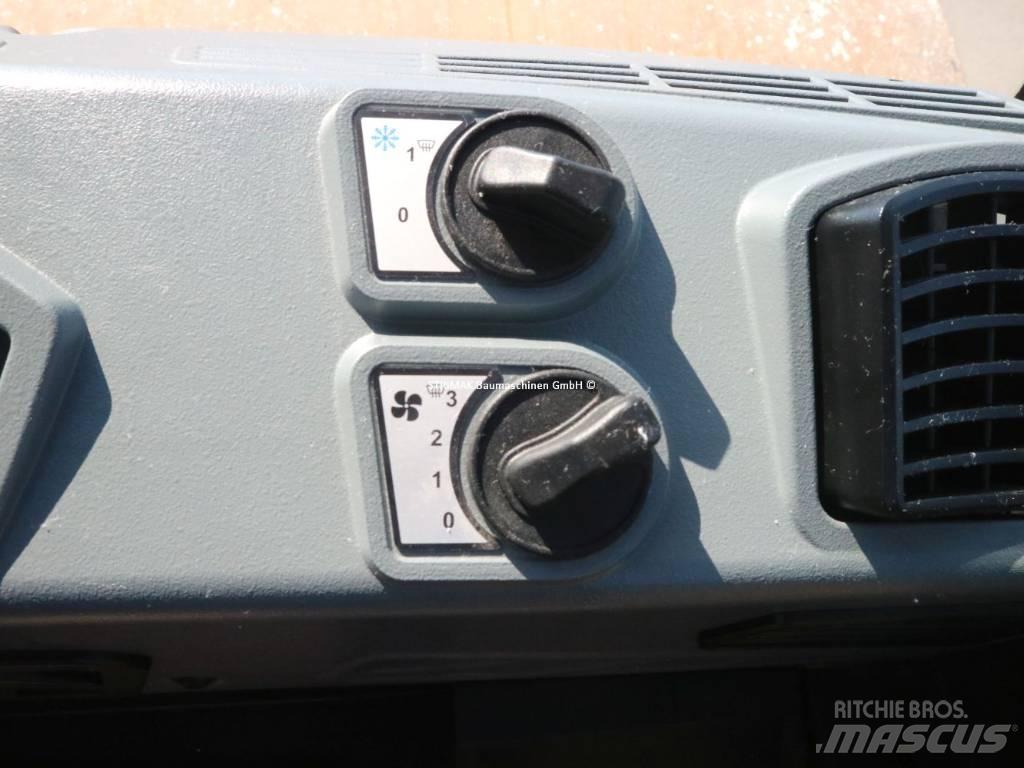 Bomag BW 211 D-50 单轮压路机