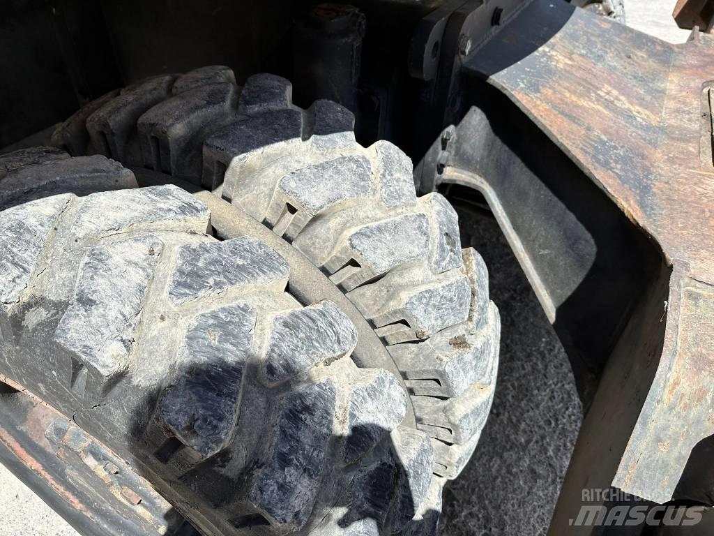 Komatsu PW130 ES-6K 轮式挖掘机