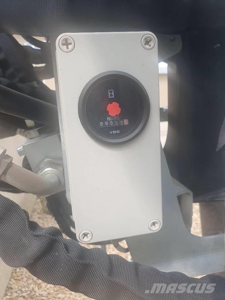 Kesla 2217ZT 挖坑机