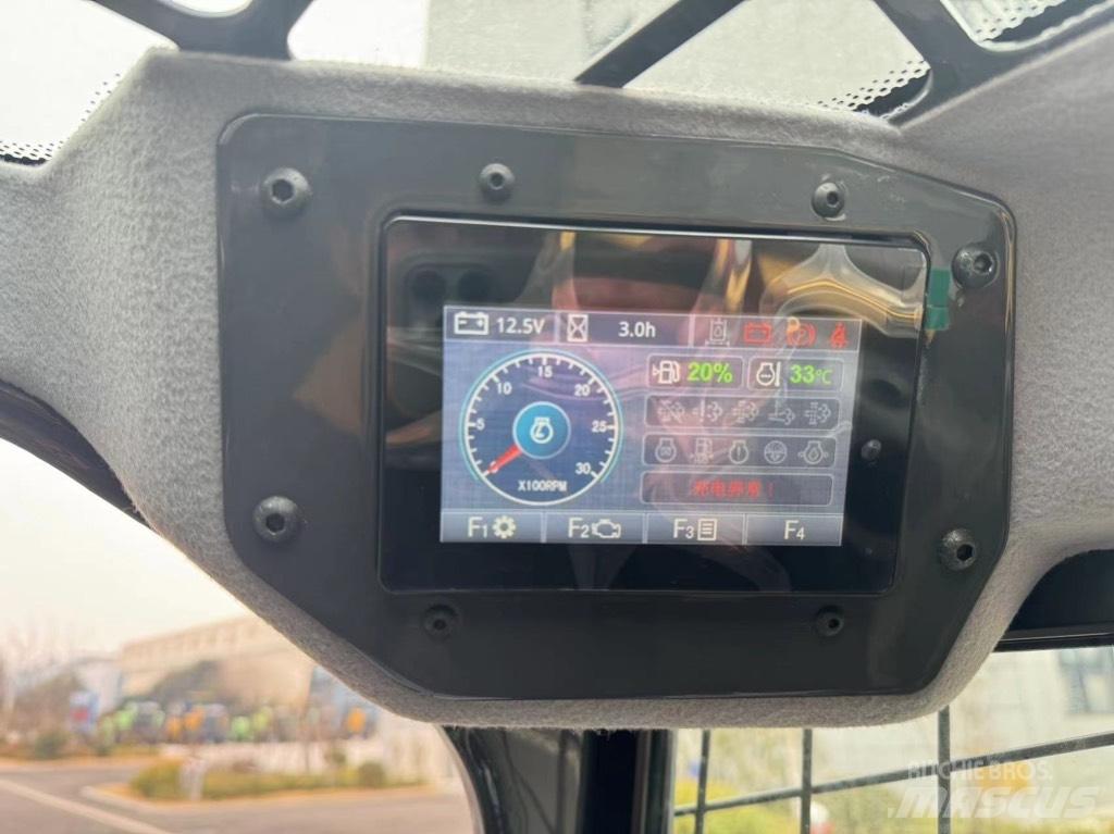 XCMG XC740K 滑移装载机