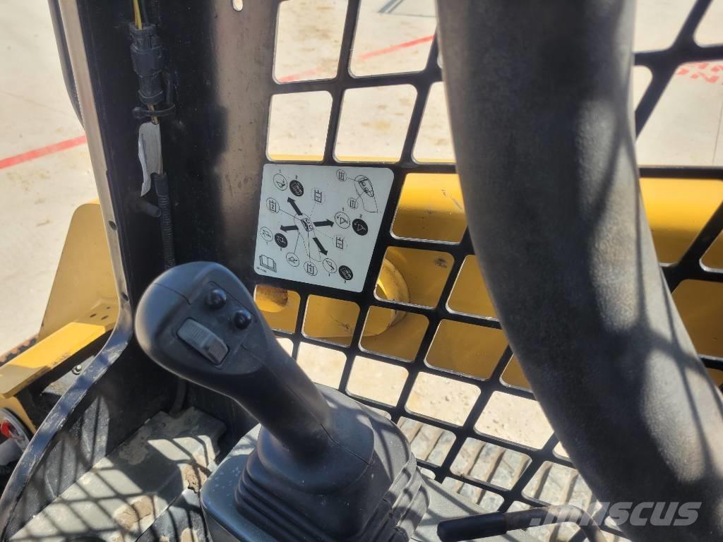 CAT 259 D3 滑移装载机