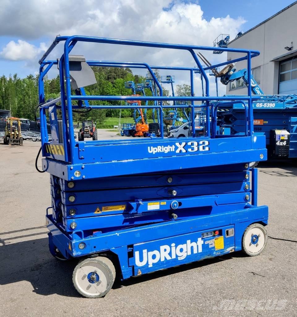 UpRight X32N 剪叉式升降机