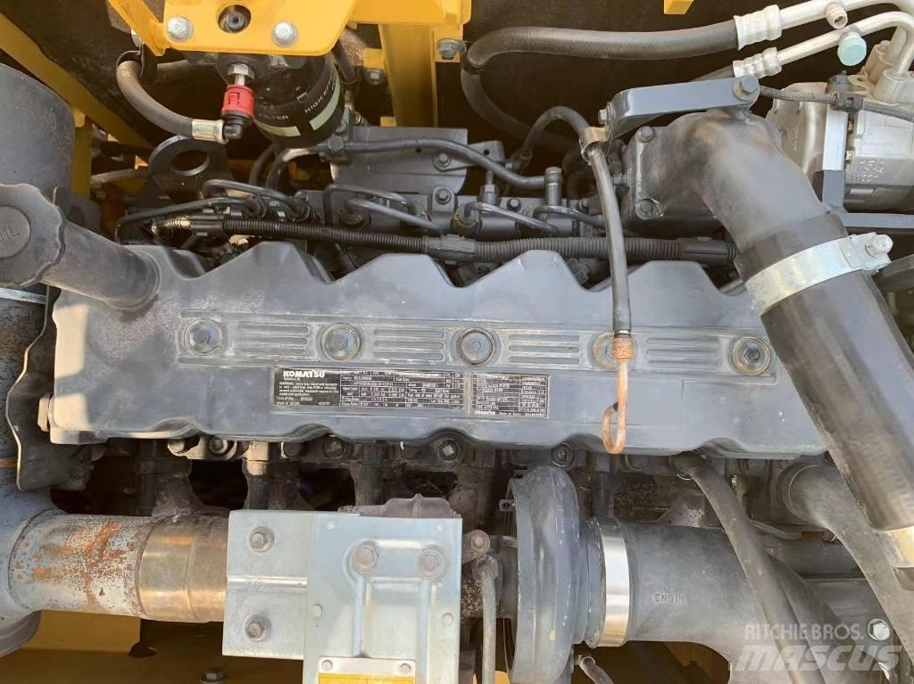 Komatsu PC 220-8 中型挖掘机