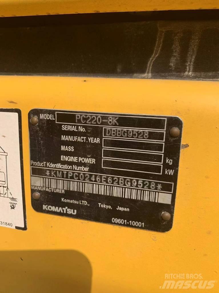 Komatsu PC 220-8 中型挖掘机