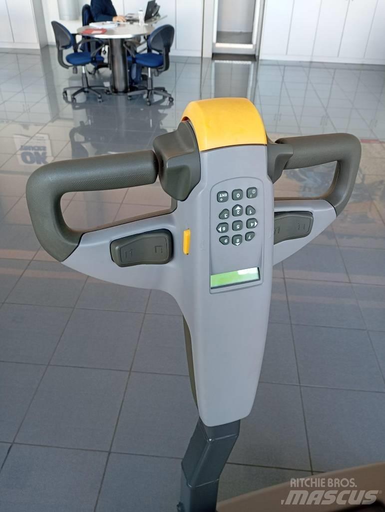 UniCarriers PS 125 行走式堆垛机