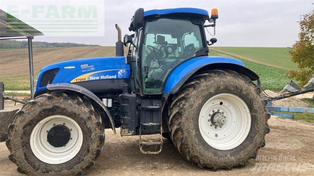 New Holland T7050 拖拉机/农用车