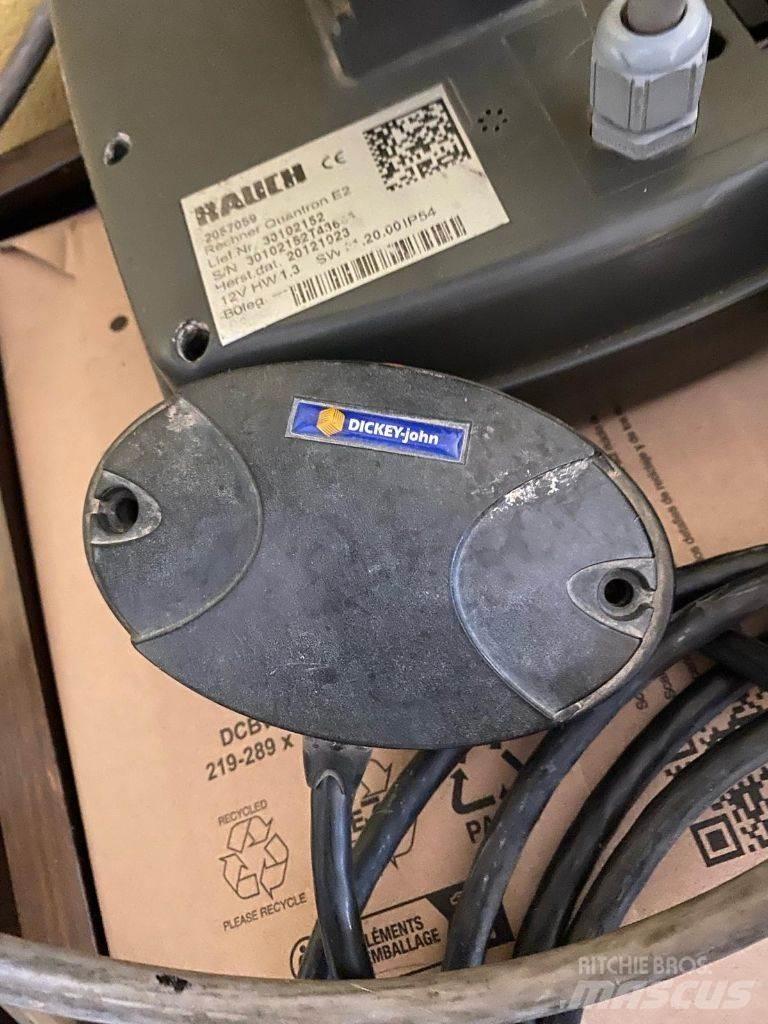 Kuhn Axis 40.1 W 矿物肥料撒播机