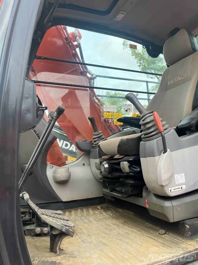 Hitachi 130 履带挖掘机
