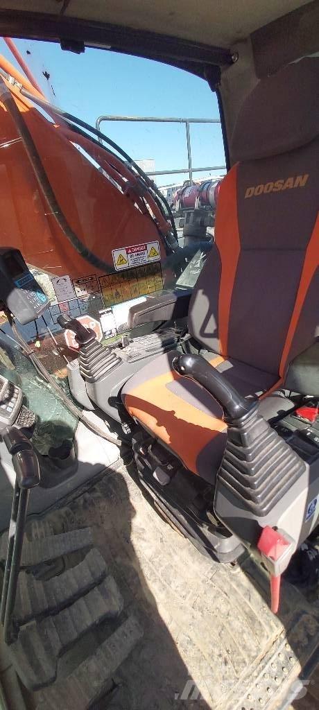 Doosan DX 300 LC 履带挖掘机