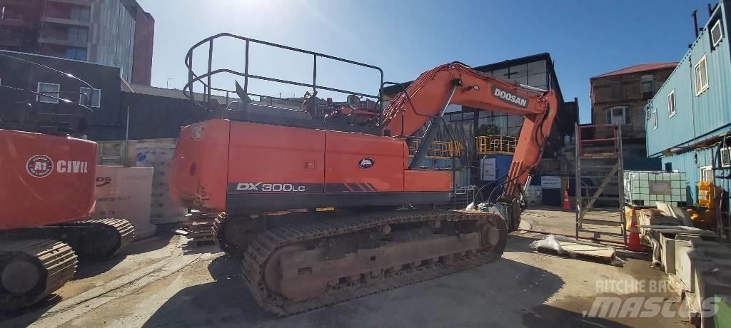Doosan DX 300 LC 履带挖掘机