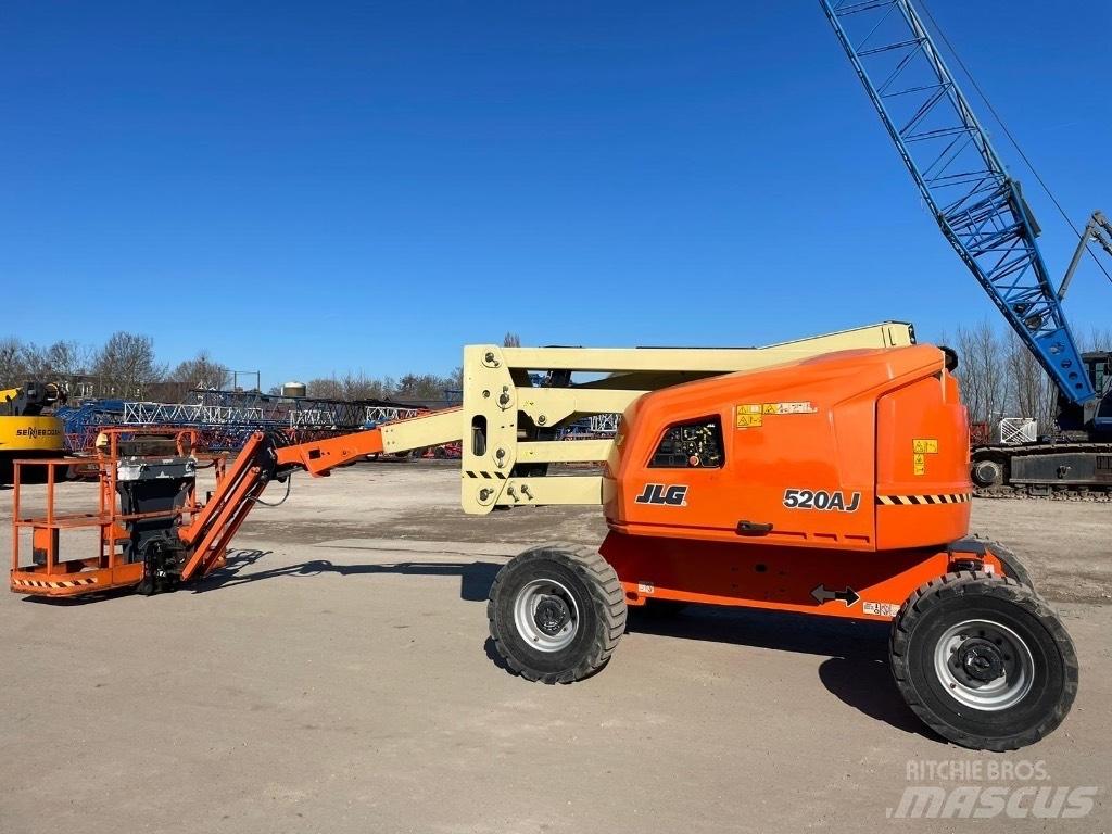 JLG 520 AJ 曲臂高空工作平台
